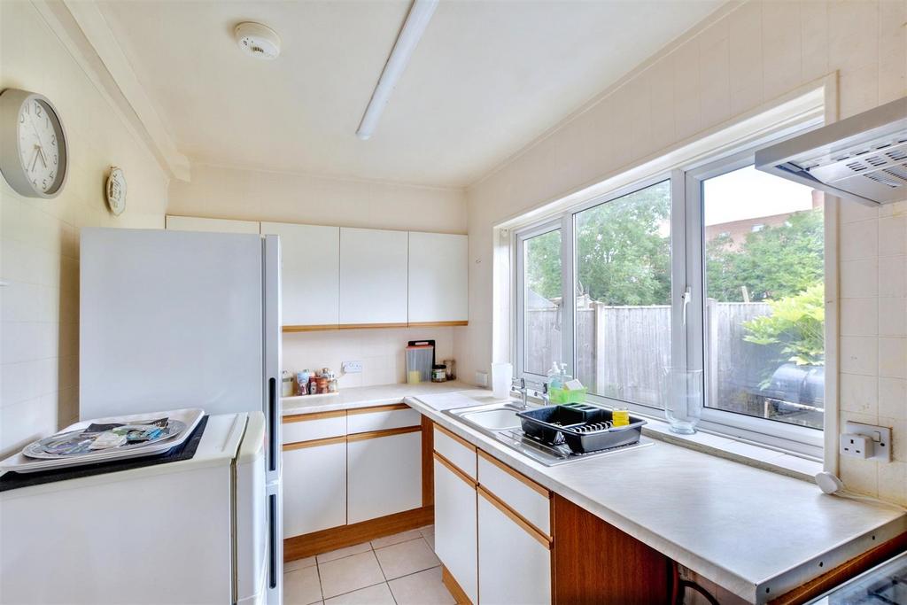Kitchen 2.jpeg