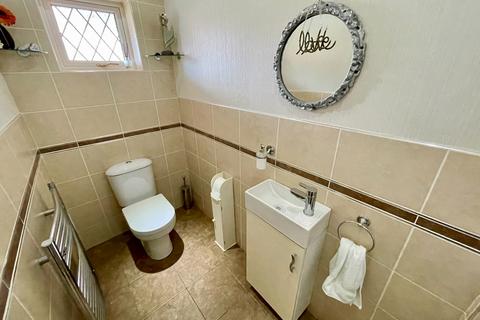5 bedroom detached house for sale, Blakeney Drive, Luton, Bedfordshire, LU2 7AL