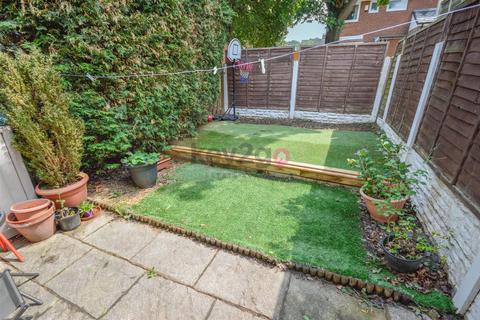 11 Madehurst Rise, Sheffield, S2 3BJ