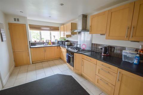 11 Madehurst Rise, Sheffield, S2 3BJ