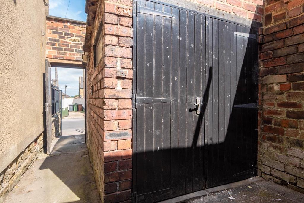 Store/outhouse