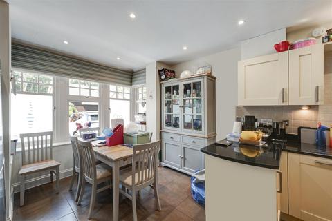 1 The Roseberys, Epsom, KT18 5JB