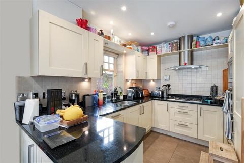 1 The Roseberys, Epsom, KT18 5JB
