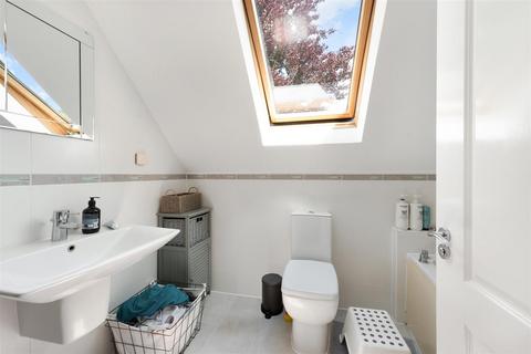 1 The Roseberys, Epsom, KT18 5JB