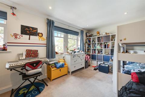 1 The Roseberys, Epsom, KT18 5JB