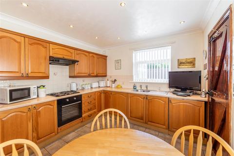 2 bedroom semi-detached bungalow for sale, Grenville Drive, Brunton Park, NE3