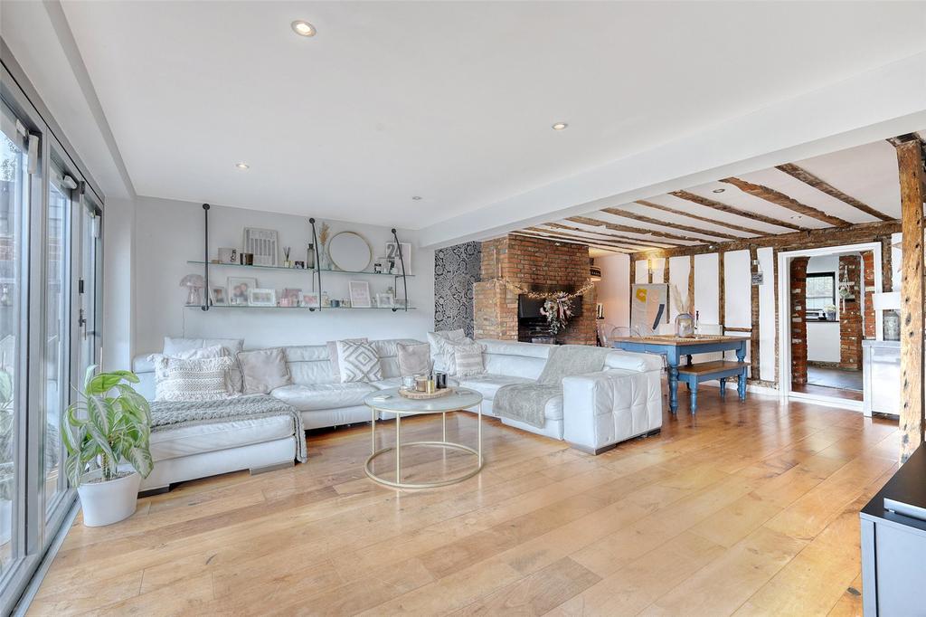Lounge/Dining Room