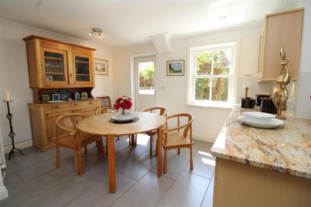 Dining area.JPG