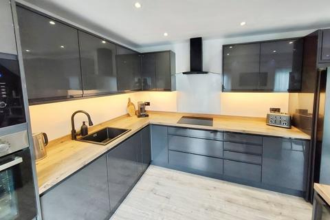 3 bedroom end of terrace house for sale, Narbonne Avenue, Eccles, M30