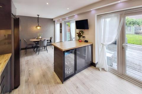 3 bedroom end of terrace house for sale, Narbonne Avenue, Eccles, M30