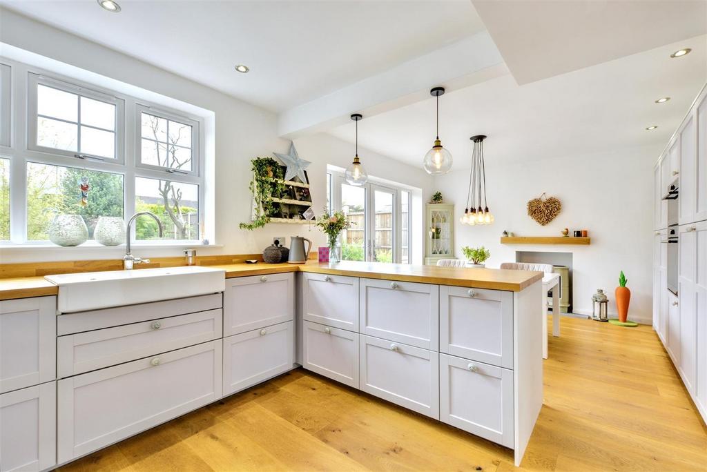 Kitchen 2.jpeg