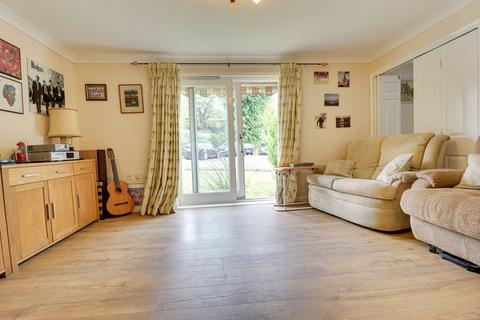 2 bedroom bungalow for sale, High Wych Road, Sawbridgeworth, CM21