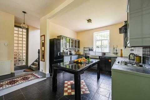 Pretoria Avenue, Walthamstow, London, E17