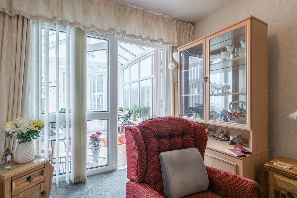 Lounge-2.jpg