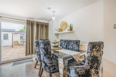 3 bedroom terraced house for sale, Thurlow Gardens, Hainault