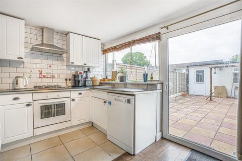 3 bedroom terraced house for sale, Thurlow Gardens, Hainault