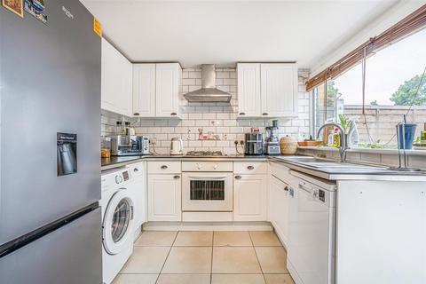3 bedroom house for sale, Thurlow Gardens, Ilford, IG6
