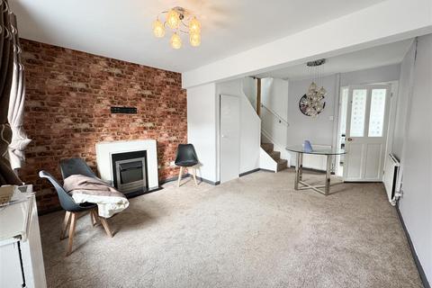 2 bedroom end of terrace house to rent, West Road, Buxton