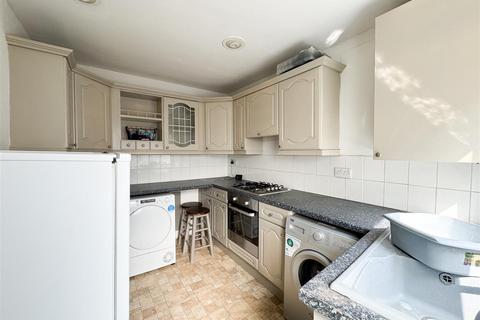 2 bedroom end of terrace house to rent, West Road, Buxton