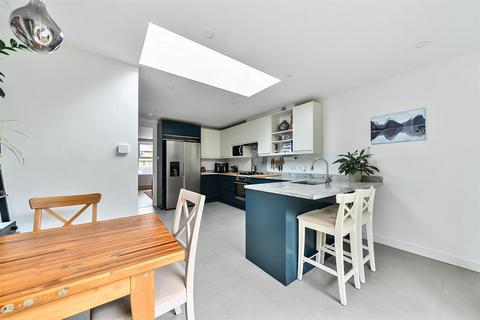 242 Glastonbury Road, Morden, SM4 6PG