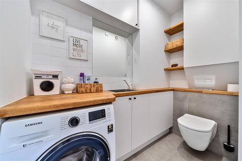 242 Glastonbury Road, Morden, SM4 6PG