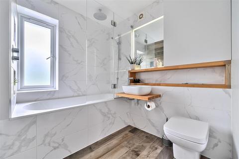 242 Glastonbury Road, Morden, SM4 6PG