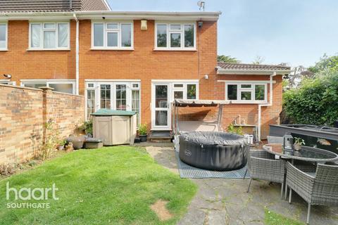 4 bedroom semi-detached house for sale, Regina Close, Barnet
