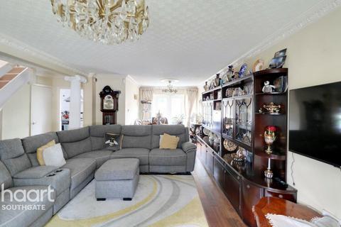 4 bedroom semi-detached house for sale, Regina Close, Barnet