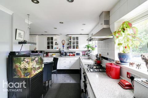 4 bedroom semi-detached house for sale, Regina Close, Barnet