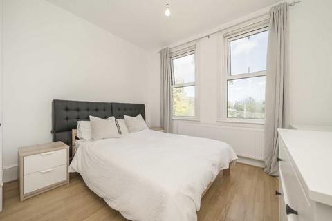 1 bedroom flat for sale, Lynton Road, London W3