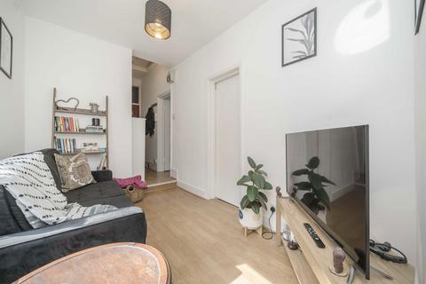 1 bedroom flat for sale, Lynton Road, London W3