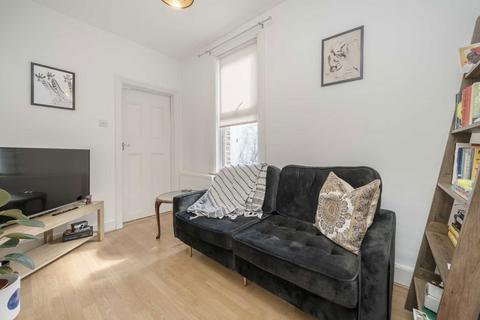 1 bedroom flat for sale, Lynton Road, London W3