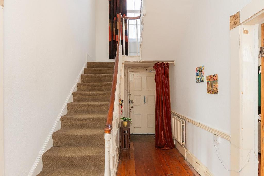 2 F6 RMR - Hallway C.jpg