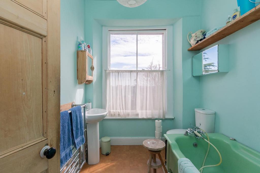 2 F6 RMR - Bathroom B.jpg