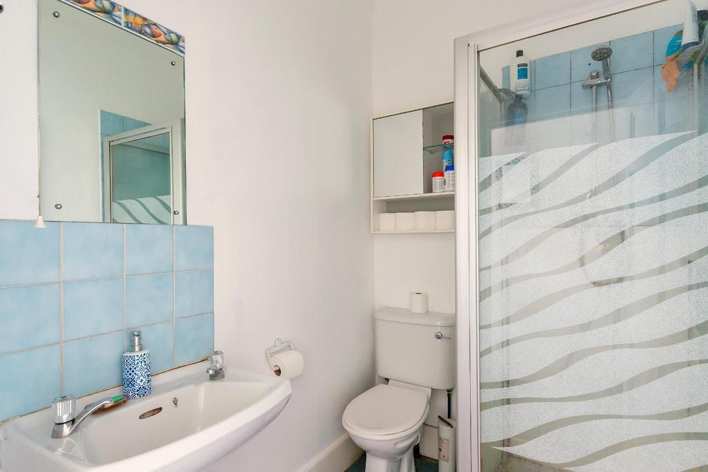 2 F6 RMR - Bathroom D.jpg