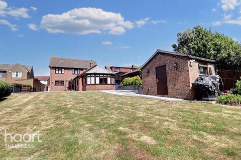 5 bedroom detached house for sale, Minster Road, Minster