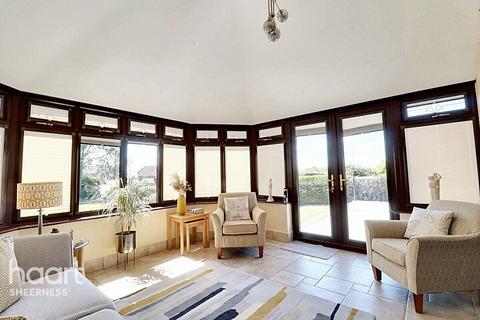 5 bedroom detached house for sale, Minster Road, Minster
