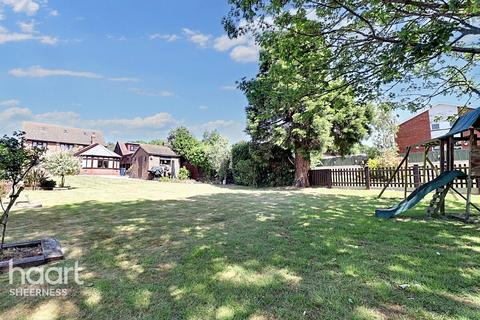 5 bedroom detached house for sale, Minster Road, Minster