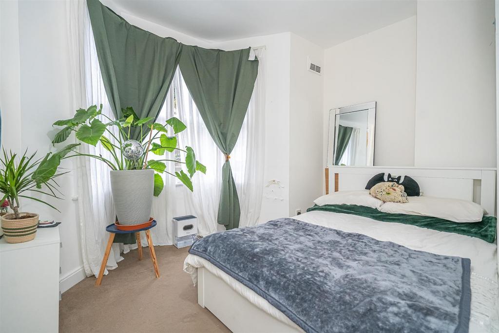Bedroom a.jpg