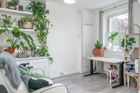 1 bedroom maisonette to rent, Church Lane