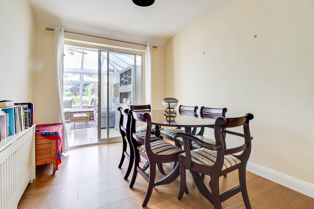 Bedroom/Dining