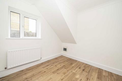 2 bedroom flat for sale, Staines Road East, Sunbury-On-Thames TW16