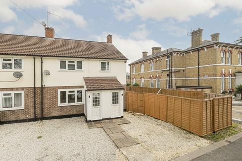 2 bedroom flat for sale, Staines Road East, Sunbury-On-Thames TW16