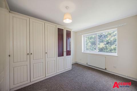 49 Vignoles Road, Romford, RM7 0DT