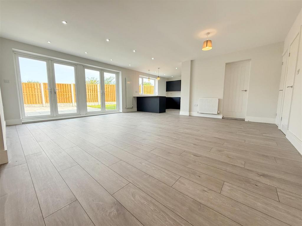 Open plan breakfast kitchen family room