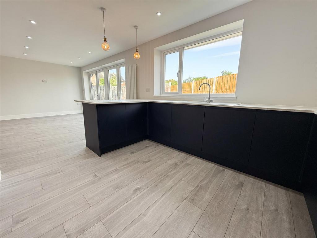 Open plan breakfast kitchen family room
