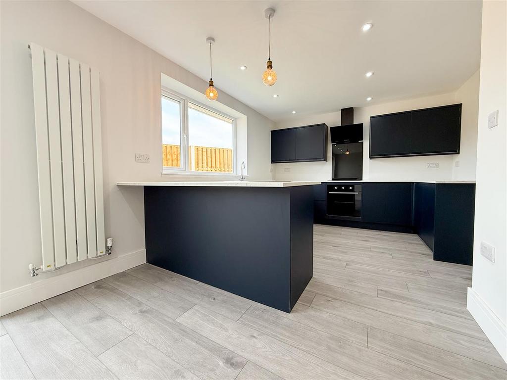 Open plan breakfast kitchen family room