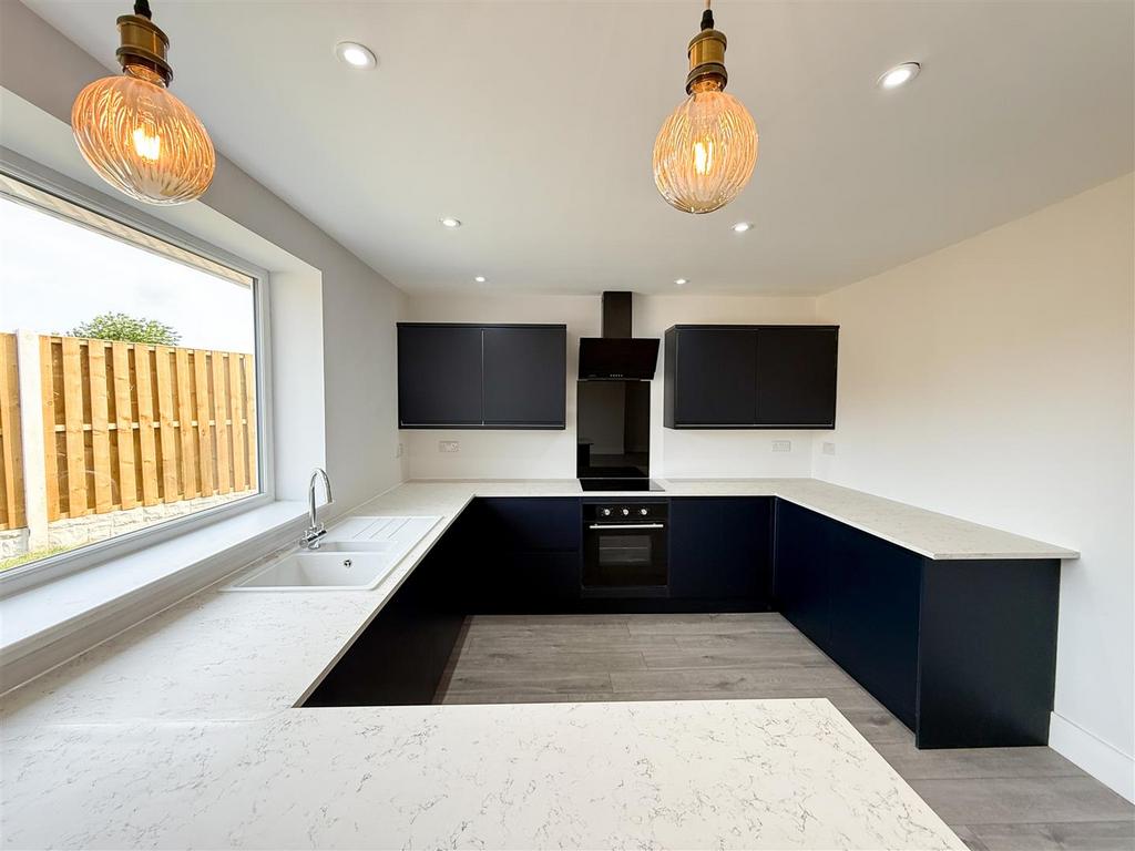 Open plan breakfast kitchen family room