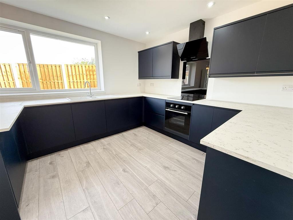 Open plan breakfast kitchen family room