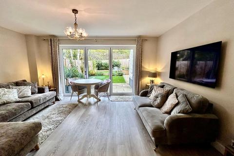 3 bedroom semi-detached house for sale, Tenter Hill Gardens, Shepley, Huddersfield, West Yorkshire, HD8